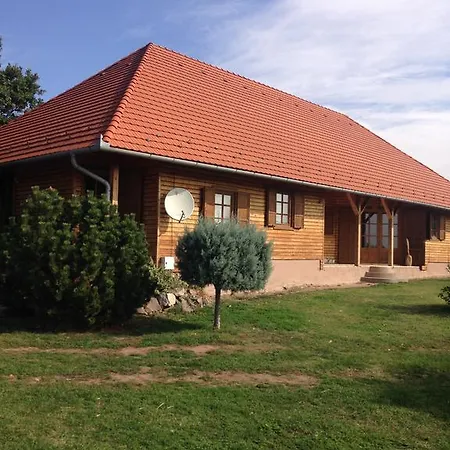Apartment Mezesfeszer Apartman Cserkut