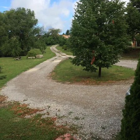 Mezesfeszer Apartman *